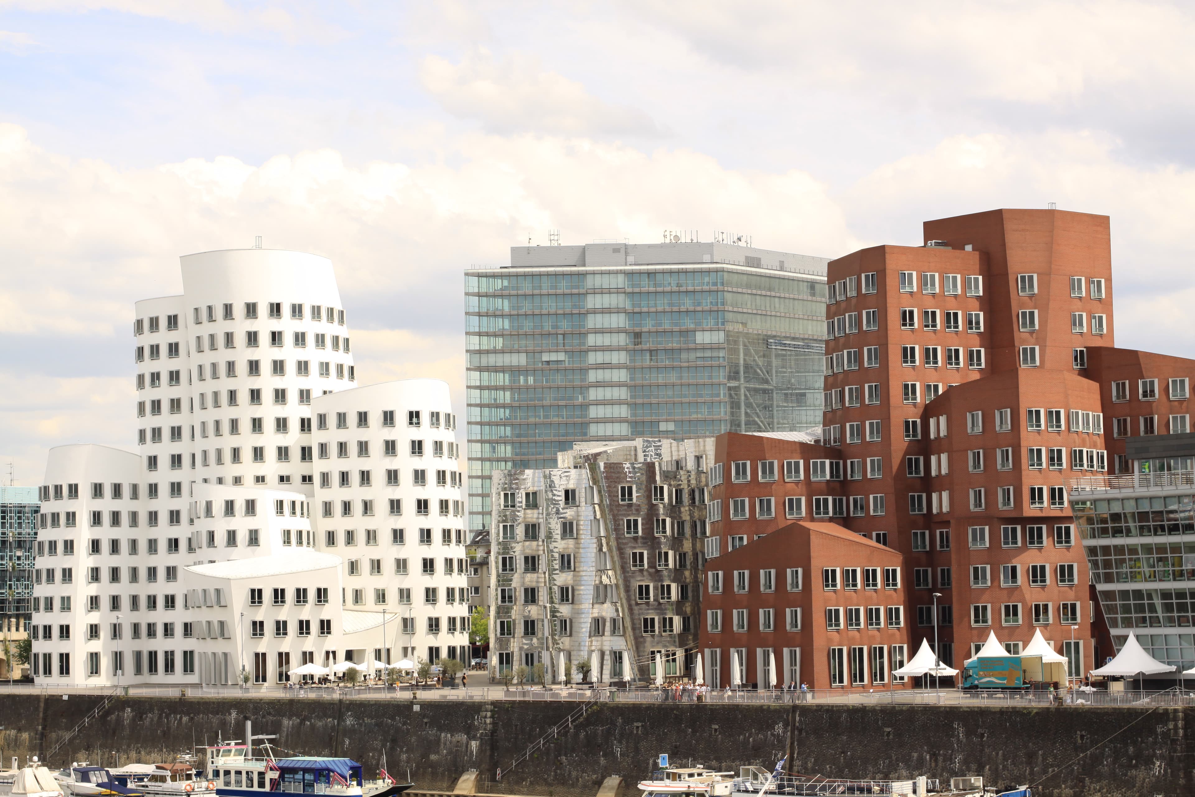 Gehry-Bauten im Düsseldorfer Medienhafen